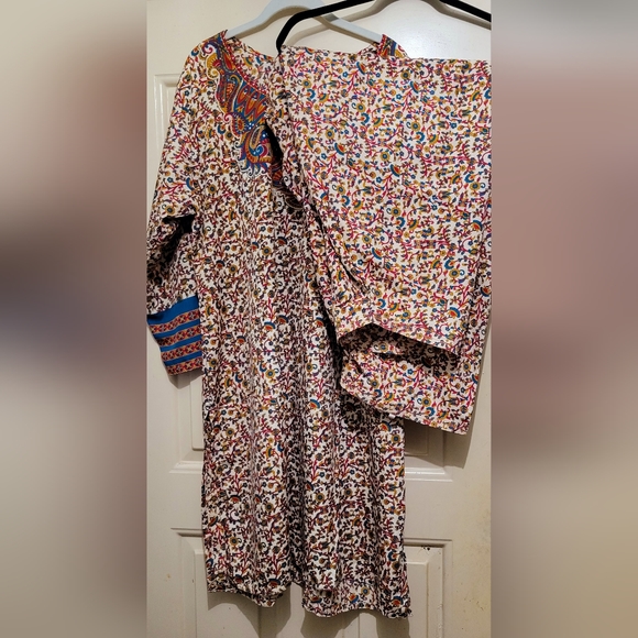 Kurti, Dhoti & Dupatta - Picture 7 of 11